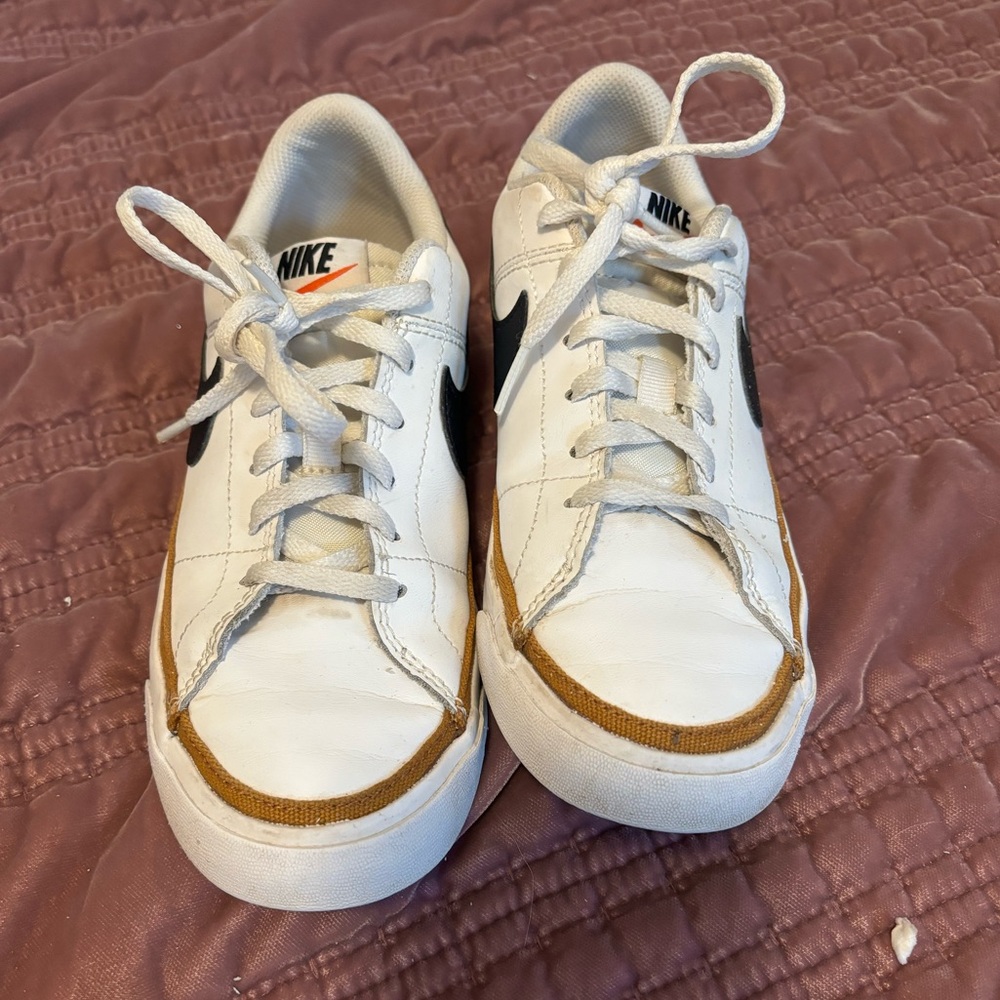 Low top nike shoes . Kids 5/ women’s 6